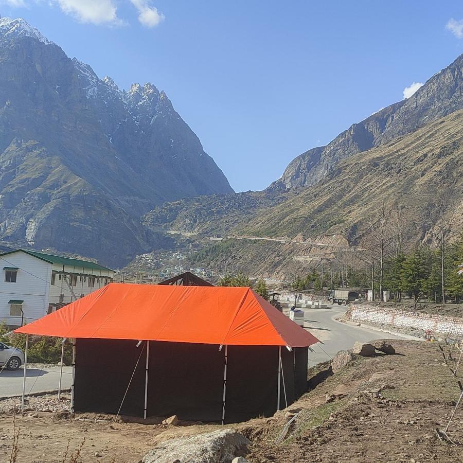 Buddy Hikers Stay Badrinath Room photo